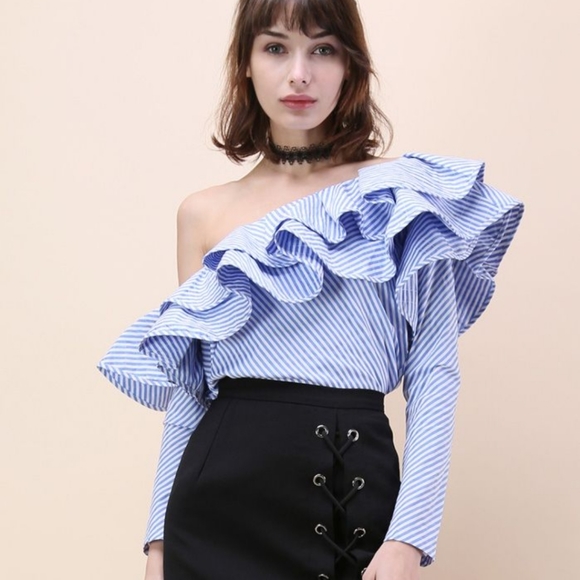 RED Casting LA Ruffle Asymmetrical Top Size L - Picture 2 of 8